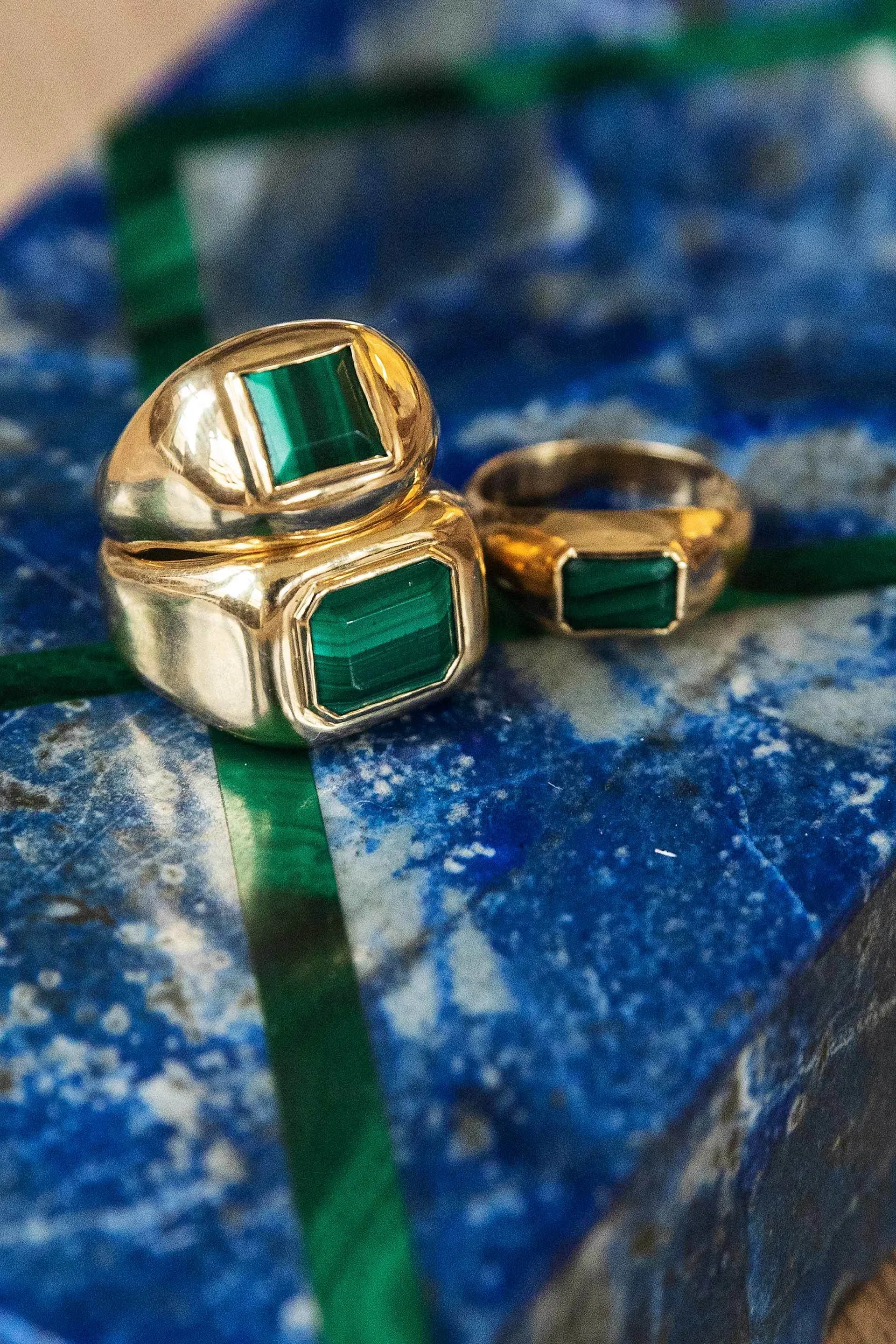 Small Ring in 18K Yellow Gold & Malachite Stone